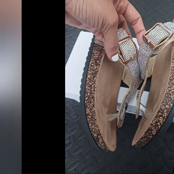Forever Women Bling T strap Flat Comfy Sandals - Picture 7 of 11